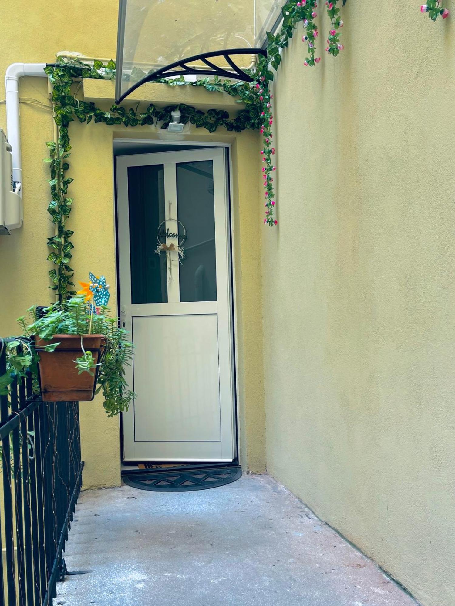 Casa Vacanze Viale Miramare 31- Delizioso Mini Loft Industrial Triest Exterior foto